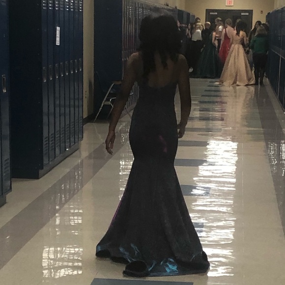 Beautiful Dress!! Only worn once!! A must see!! - Picture 3 of 6